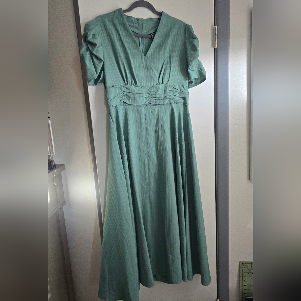 Elegant Green Women's Dress